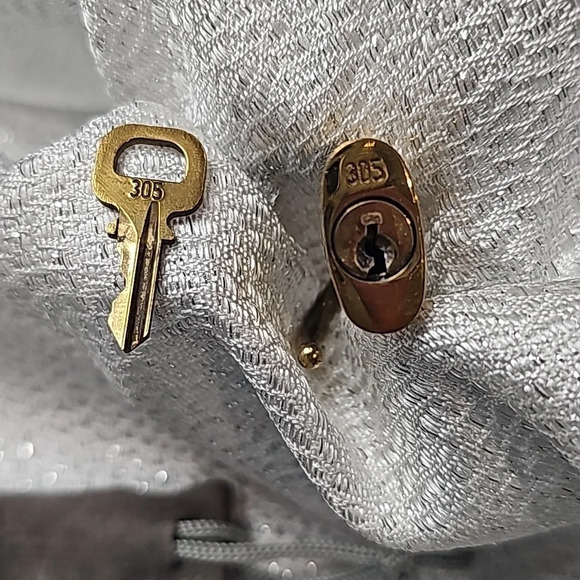 Louis Vuitton LV Lock and Key #305 with small grey dust bag - Picture 4 of 5